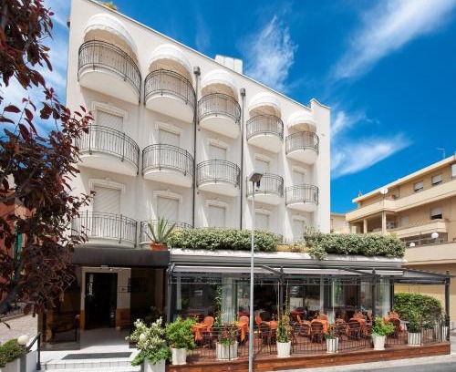 Torre Pedrera Hotel | Hotel Gabriella: Guest Rated 8.5/10 with Pool & Restaurant