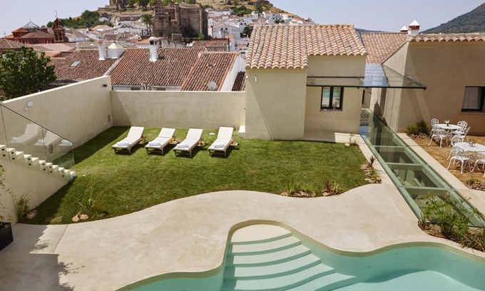 Aracena Hotel | Explore Comfort at Hotel Galería Essentia - Rated 8.6/10