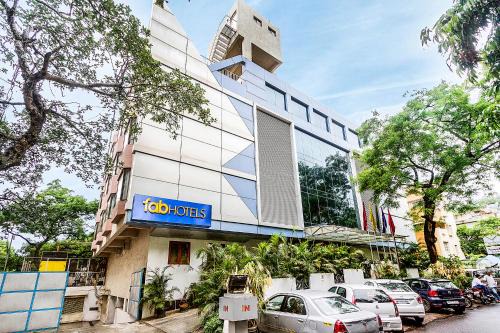 Shivajinagar Hotel | Convenient Stay at Hotel Gandharva Shivajinagar with Breakfast