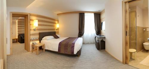 Peschiera del Garda Hotel | Pet-Friendly Hotel Garden: Guest Rated 9/10 & Accessible