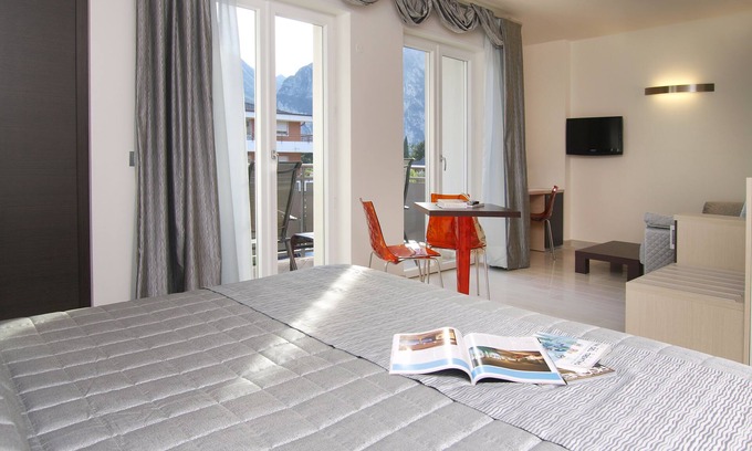 Torbole sul Garda Hotel | Experience Hotel Garnì Corallo: Ocean View and Spa Retreat