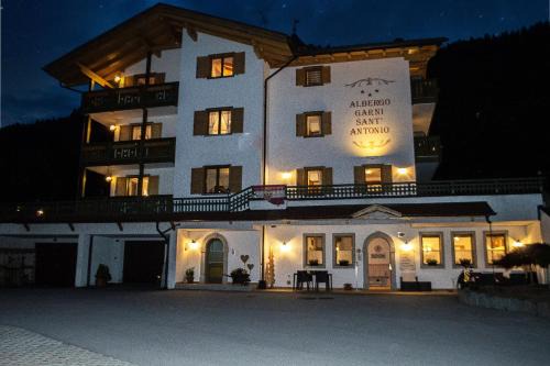 Sant'Antonio di Mavignola Hotel | Discover Hotel Garnì Sant'Antonio with Spa & Ocean Views