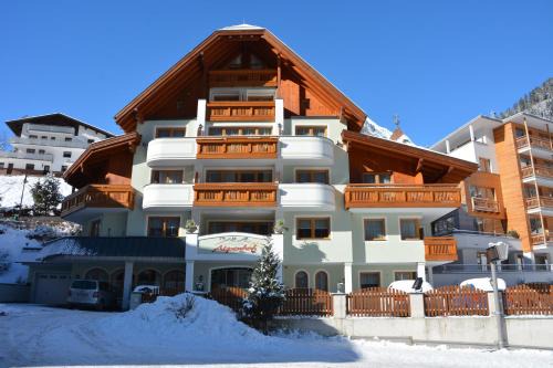 Ischgl Hotel | Experience Comfort at Hotel Garni Alpenhof - 4 Star Retreat