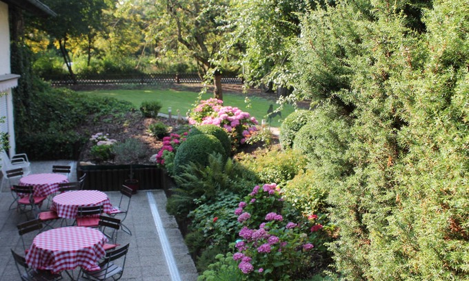 Wurding Hotel | Cozy Hotel Garni Bellevue: Family-Friendly with Hot Tub
