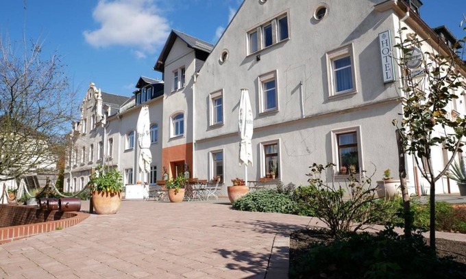Niederwiesa Hotel | Relaxing Hotel Garni Brauhof Niederwiesa with Pool & Breakfast