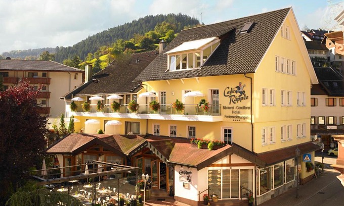 Bad Peterstal-Griesbach Hotel | Pet-Friendly Retreat at Hotel Garni Café Räpple - 8.5/10