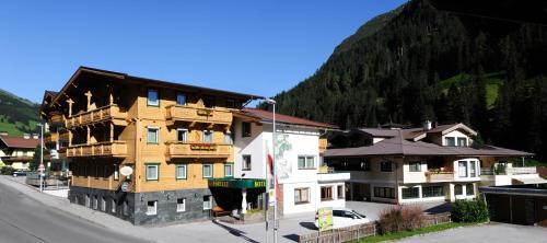 Vorderlanersbach Hotel | Elegant Hotel Garni Forelle: 4-Star Stay with Hot Tub