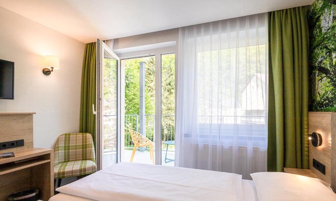 Krippen Hotel | Pet-Friendly Getaway at Hotel Garni Grundmühle