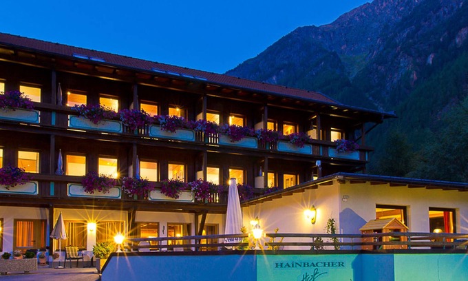 Soelden Hotel | Discover Comfort at Hotel Garni Hainbacherhof with Spa & Hot Tub