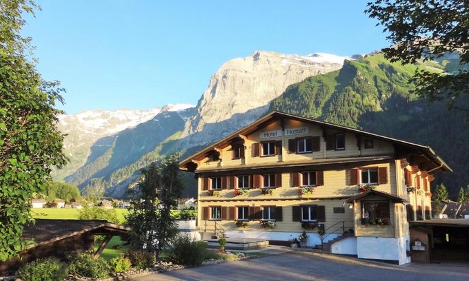 Engelberg Hotel | Discover Hotel Garni Hostatt: Oceanfront Getaway with Pets