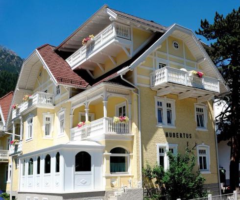 Medraz Hotel | Discover Hotel Garni Hubertus: Poolside Oceanfront Retreat