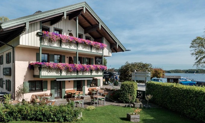 Prien am Chiemsee Hotel | Cozy Hotel Garni Möwe am See: Pet-Friendly Retreat, 9.2/10