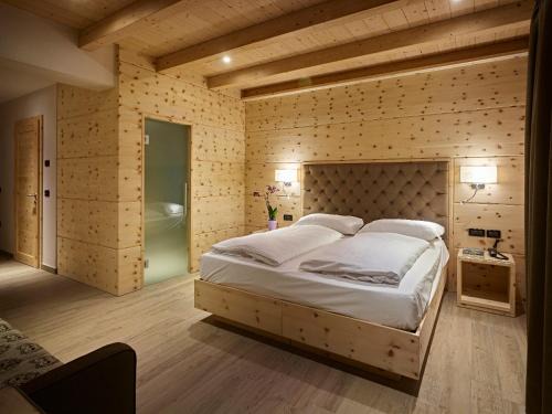 Ledro Hotel | Pet-Friendly Hotel Garni Minigolf with Ocean Views