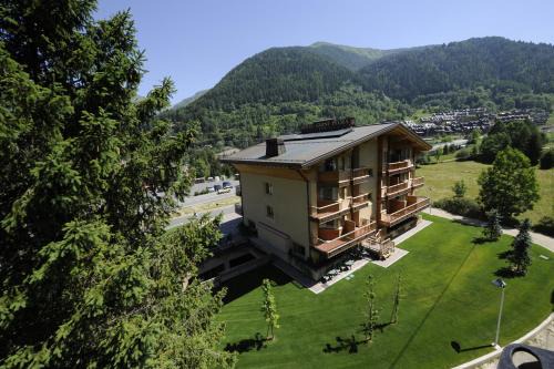 Ponte di Legno Hotel | Relax at Hotel Garni Pegrà: 4-Star Oceanfront Retreat
