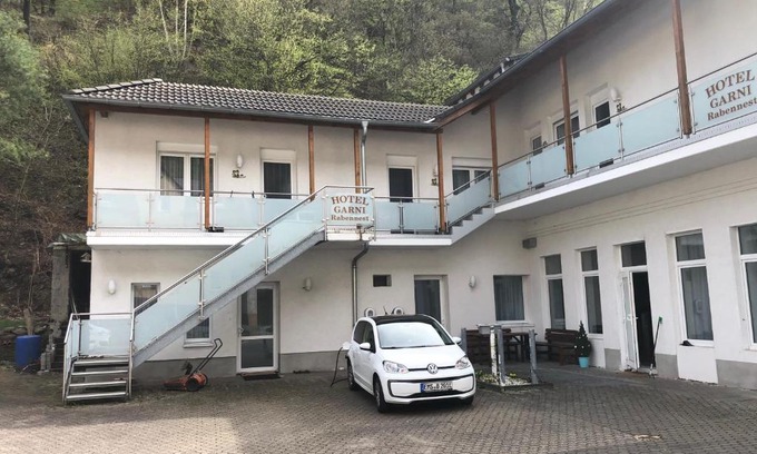 Braubach Hotel | Highly Rated Hotel Garni Rabennest with Breakfast & Hot Tub