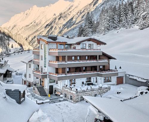 Soelden Hotel | Experience Relaxation at Hotel Garni Schönblick with Spa & Hot Tub