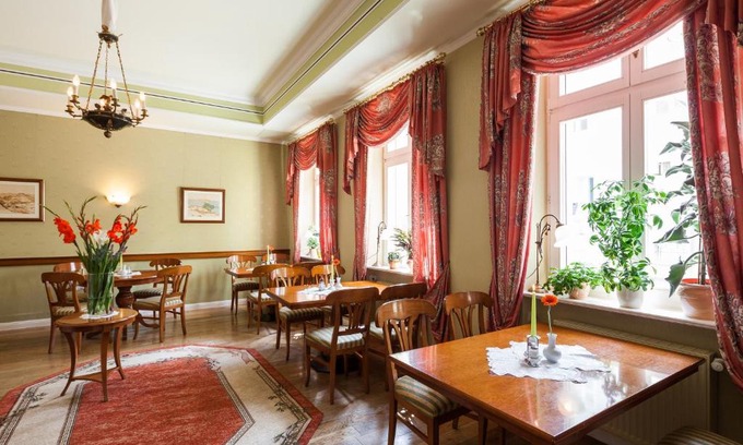 Neustrelitz Hotel | Discover Hotel Garni Schlossgarten: Family-Friendly Retreat