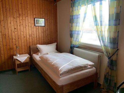 Nuertingen Bed & Breakfast | Welcoming Hotel Garni Siedlerstube - Child Friendly Retreat