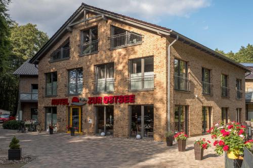 Graal Mueritz House | Pet-Friendly Hotel garni "Zur Ostsee" with Great Amenities