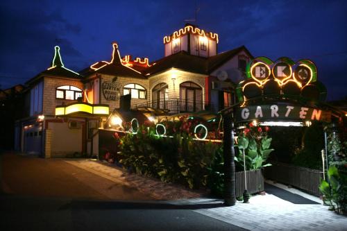 Slavonski Brod Hotel | Discover Hotel Garten: Pet-Friendly Retreat with Spa & Hot Tub