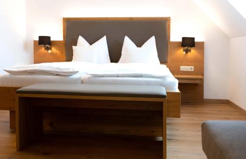 Au in der Hallertau Hotel | Cozy Hotel Gasthof Rosenwirt: Family-Friendly Dining Awaits