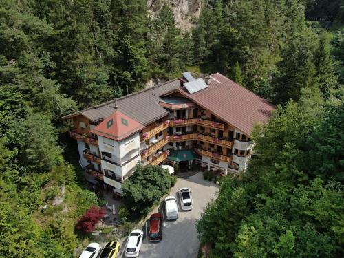 Kufstein Hotel | Scenic Hotel Gasthof Felsenkeller with Oceanfront Views