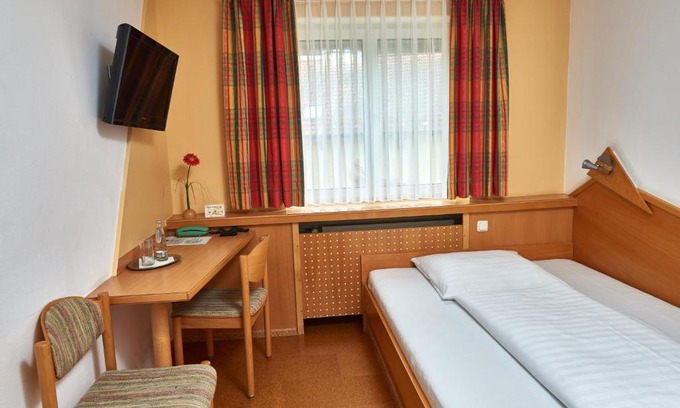 Obertraubling House | Cozy Hotel Gasthof Stocker with Family-Friendly Amenities