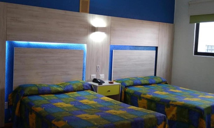 Santa Maria la Ribera Hotel | Inviting Hotel Gilbert: Family-Friendly Stay with Breakfast
