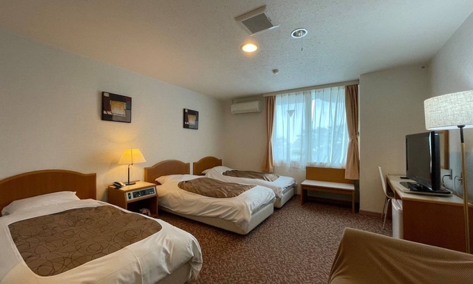 Shirahama Hotel | Relax at Hotel Ginsui: Triple Room near Shirahama Beach