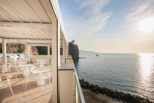 Meta Hotel | Beachfront Bliss at Hotel Giosue' a mare with Ocean Views