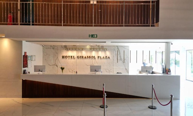 Palmas Hotel | Escape to Hotel Girassol Plaza with Oceanfront Views