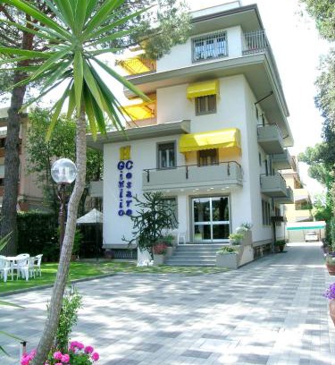 Cinquale Hotel | Pet-Friendly Hotel Giulio Cesare with Oceanfront Views