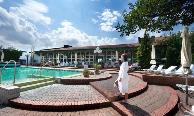 Bad Griesbach-Therme Hotel | Discover Hotel Glockenspiel: Pet-Friendly with Spa & Pool