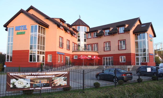Przejazdowo Hotel | Discover Hotel Gniecki: Spa & Family-Friendly Comfort