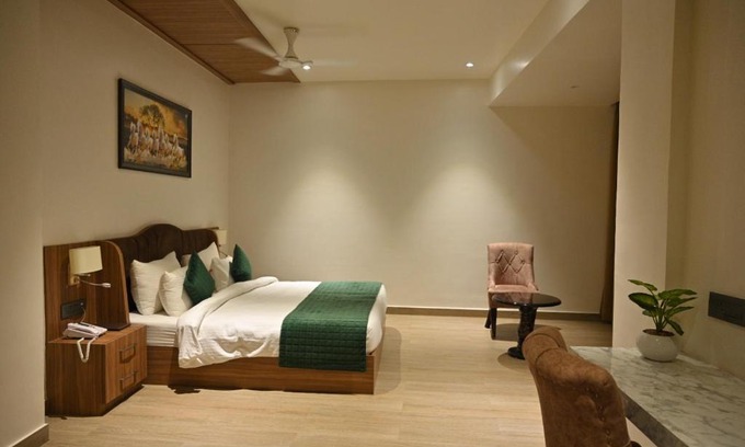 Aligarh Hotel | Budget-Friendly Stay at Hotel Gold In Leaf with Dining