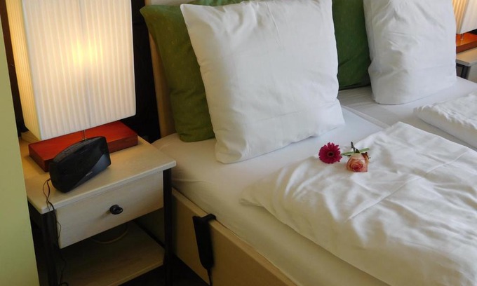 Dessel Hotel | Discover Hotel Golden Dragon: Family-Friendly & Accessible