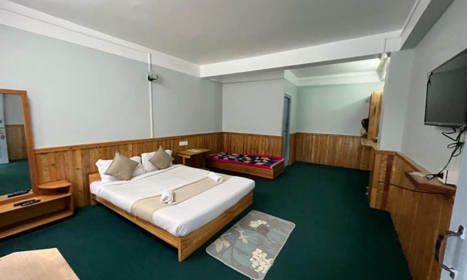 Lachen Hotel | Comfortable Stay at Hotel Golden Kang Lachen with Breakfast