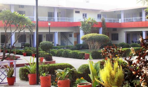 Fatehpur Sikri Hotel | Family-Friendly Retreat at Hotel Goverdhan Tourist Complex