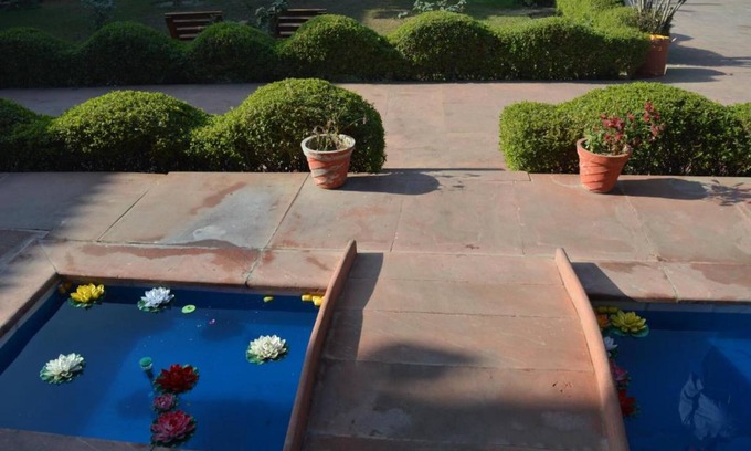 Fatehpur Sikri Hotel | Discover Hotel Goverdhan Tourist Complex: Family-Friendly Stay