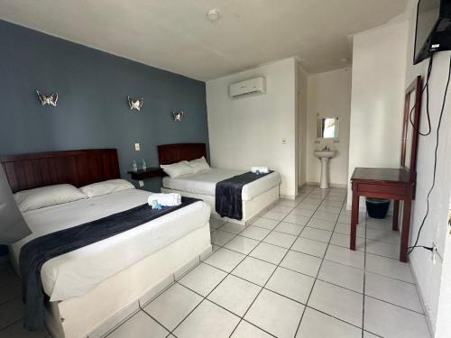 Santa Cruz Hotel | Oceanfront Hotel Grand Bahía Los Cocos with Pool Access