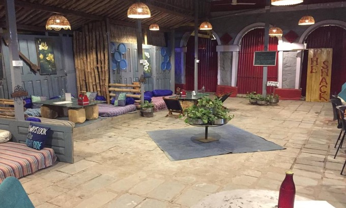 Khandwa Hotel | Budget-Friendly Hotel Grand Barrack with Family Amenities