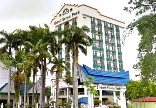 Temerloh Hotel | Budget-Friendly Super OYO 1236 Hotel Green Park for Families