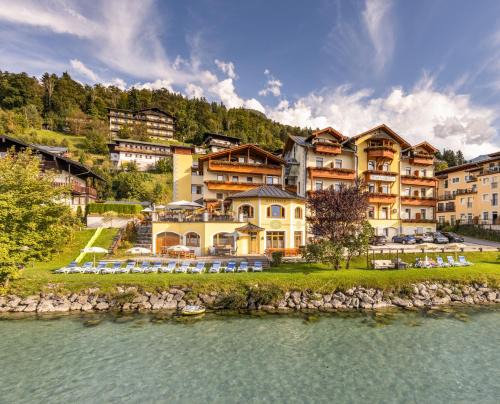 Mitterbach Hotel | Discover Hotel Grünberger Superior with Oceanfront Pool Access