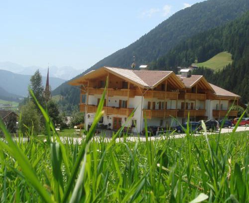 Santa Maddalena Hotel | Pet-Friendly Getaway at Hotel Gsieserhof with Hot Tub