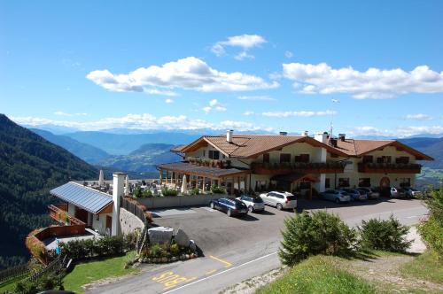 Castelrotto Hotel | Guest-Favorite Hotel Gstatsch with Oceanfront Amenities
