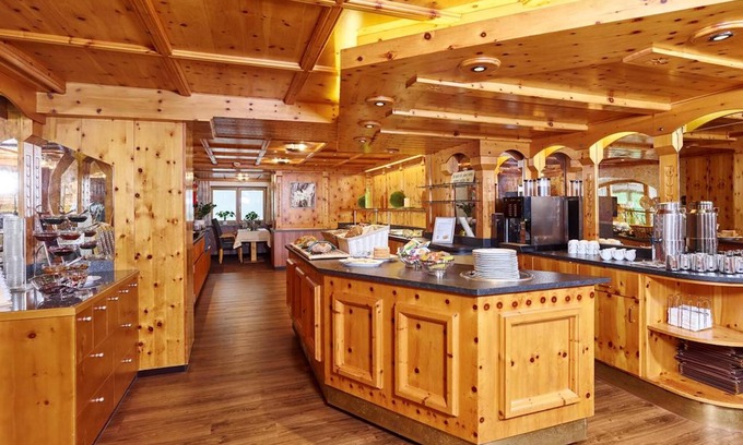 Mandarfen Hotel | Discover Hotel Gundolf: 4-Star Stay with Spa and Hot Tub