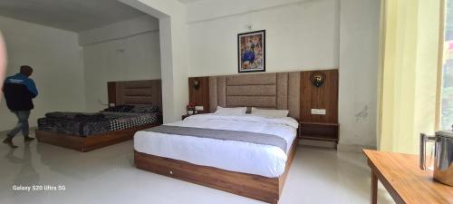 Gobind Dham Hotel | Hotel Gurudeva, Govindghat