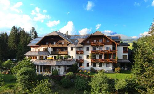 Mariapfarr Hotel | Relaxing Retreat at Hotel Häuserl im Wald with Ocean Views