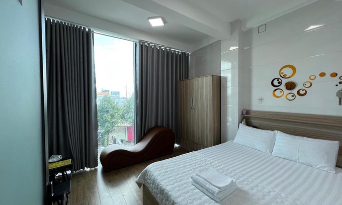 My Tho Hotel | Budget-Friendly Stay at Hotel Hồng Cẩm with Breakfast