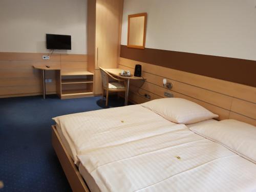Aalen Hotel | Family-Friendly Getaway at Hotel Habana with Dining Options